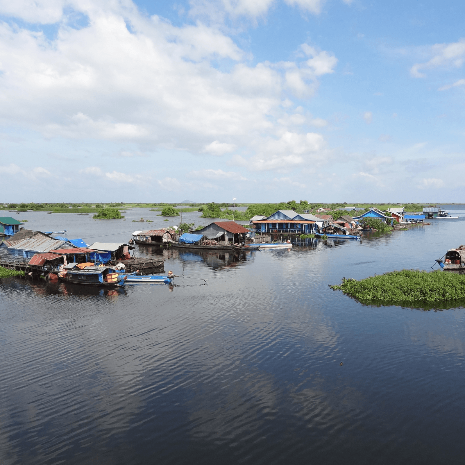 Tonle Sap Floating Village: Experience the unique lifestyle on Cambodia’s largest lake, observing stilted homes and floating markets.