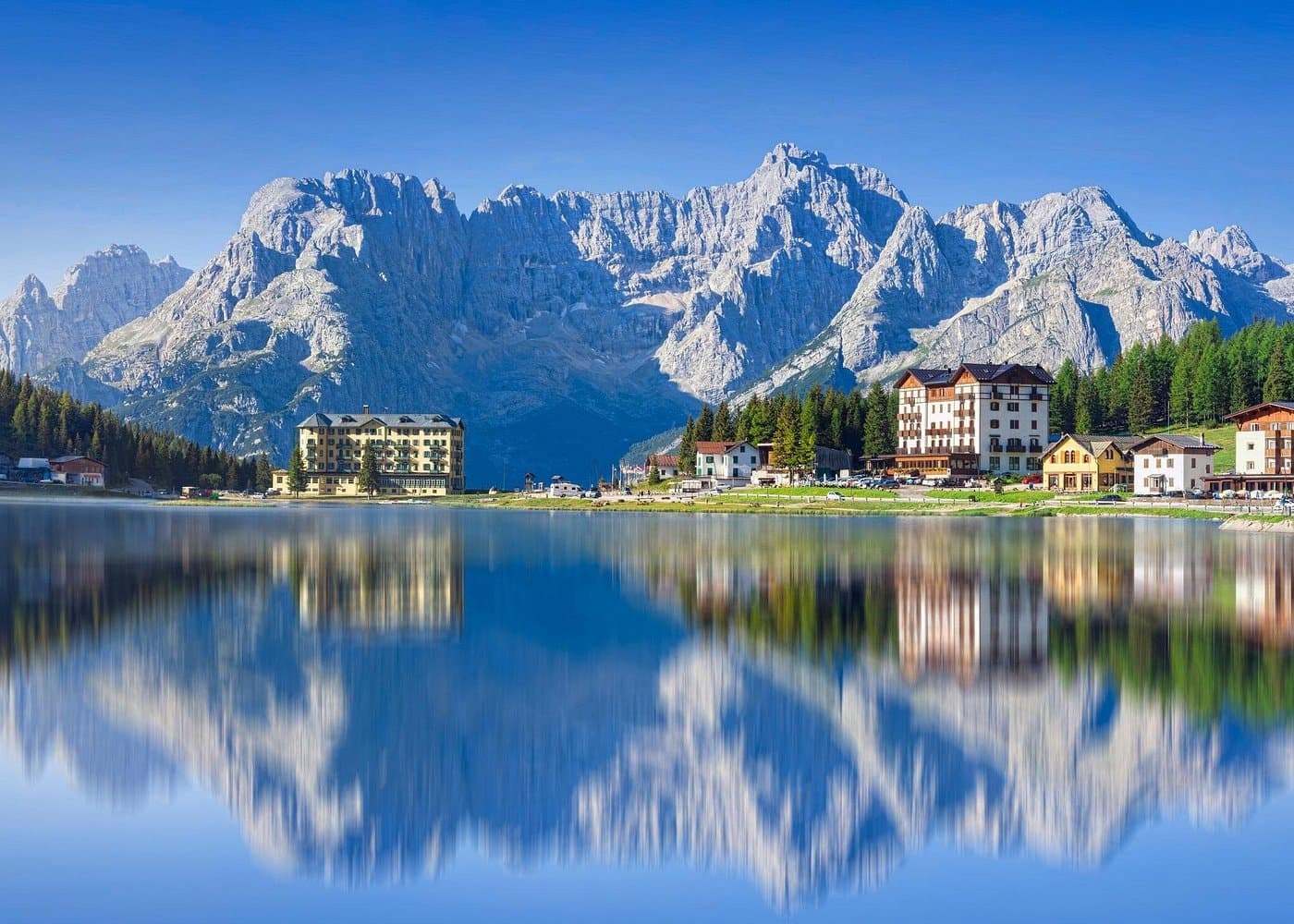 Venice, known as the “City of Canals,” is one of the most enchanting destinations in the world. Built on more than 100 small islands, it has no roads — only winding waterways and graceful gondolas. From the grandeur of St. Mark’s Square to the charm of the Rialto Bridge, Venice offers a magical blend of art, history, and romance that captivates every traveler.