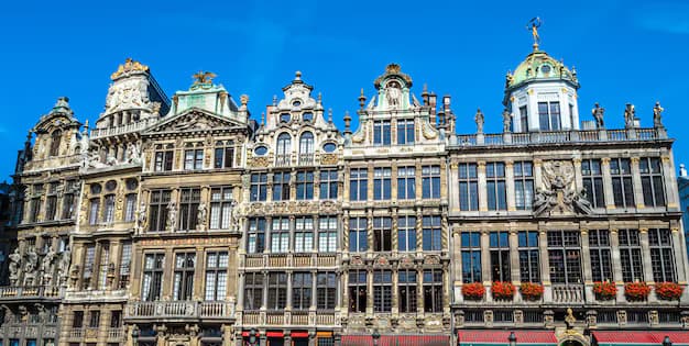 Marvel at the ornate architecture and vibrant atmosphere of Brussels’ central square. A UNESCO World Heritage Site, this historic square is a cultural hub of the city.