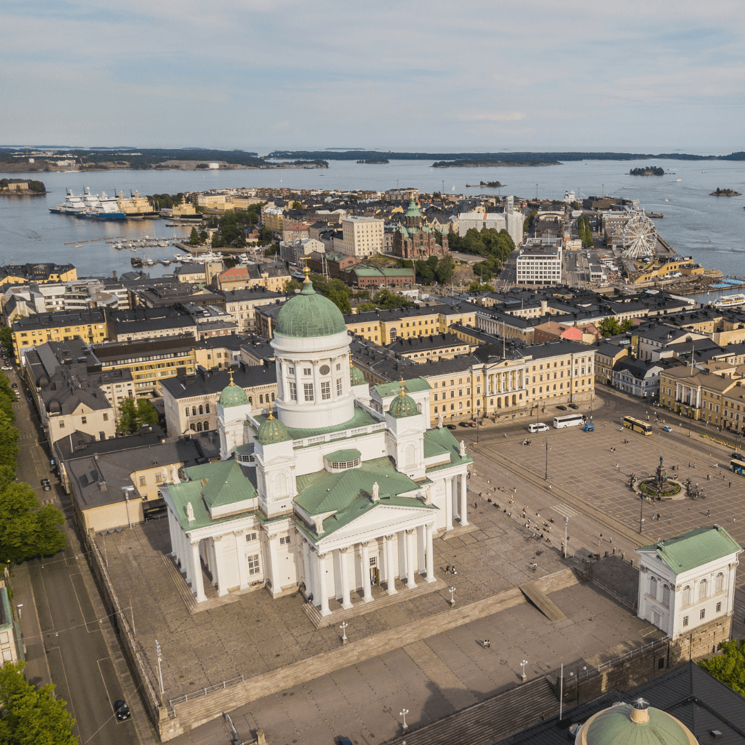 Helsinki: Explore Finland’s capital with a guided tour showcasing its architectural marvels and serene waterfront. Visit iconic landmarks such as Senate Square, the Lutheran Cathedral, and the Sibelius Monument, dedicated to the famous Finnish composer. Stroll along Esplanadi Boulevard, a hub for shopping and dining.