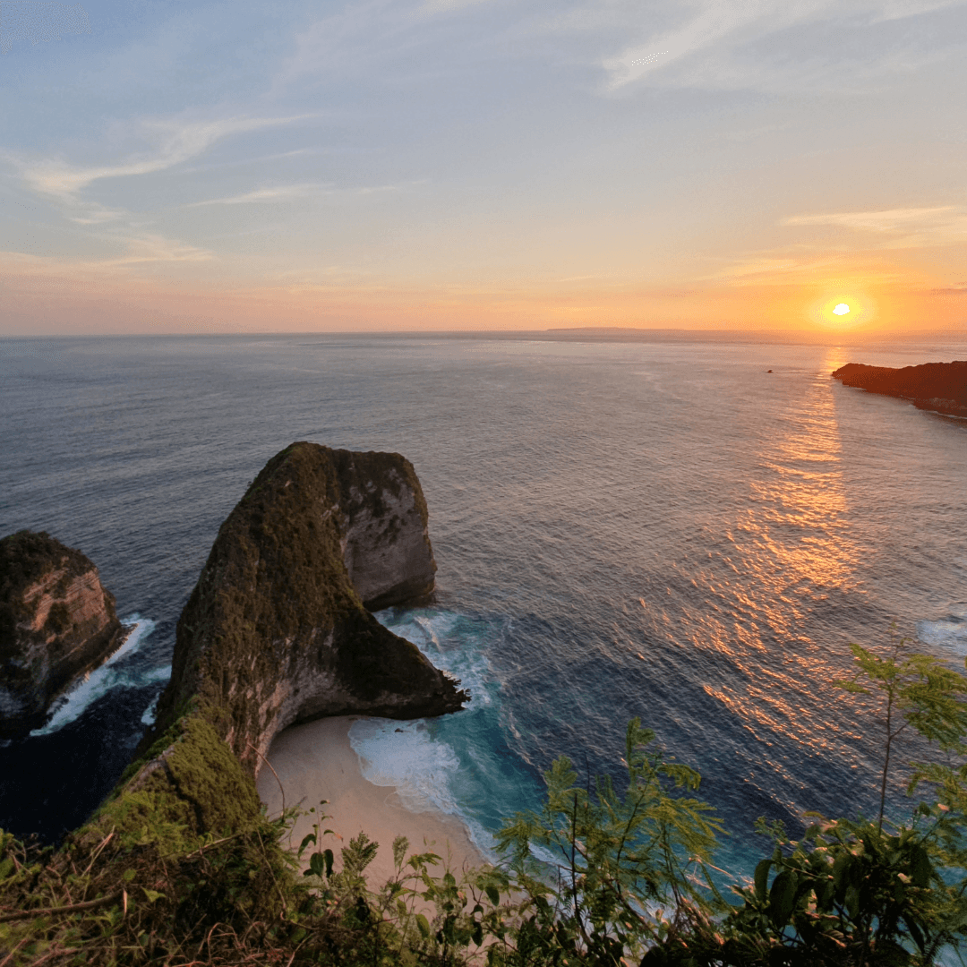 Nusa Penida’s Natural Wonders: Explore Nusa Penida’s most breathtaking sites, including Kelingking Beach, Broken Beach, and Crystal Bay.