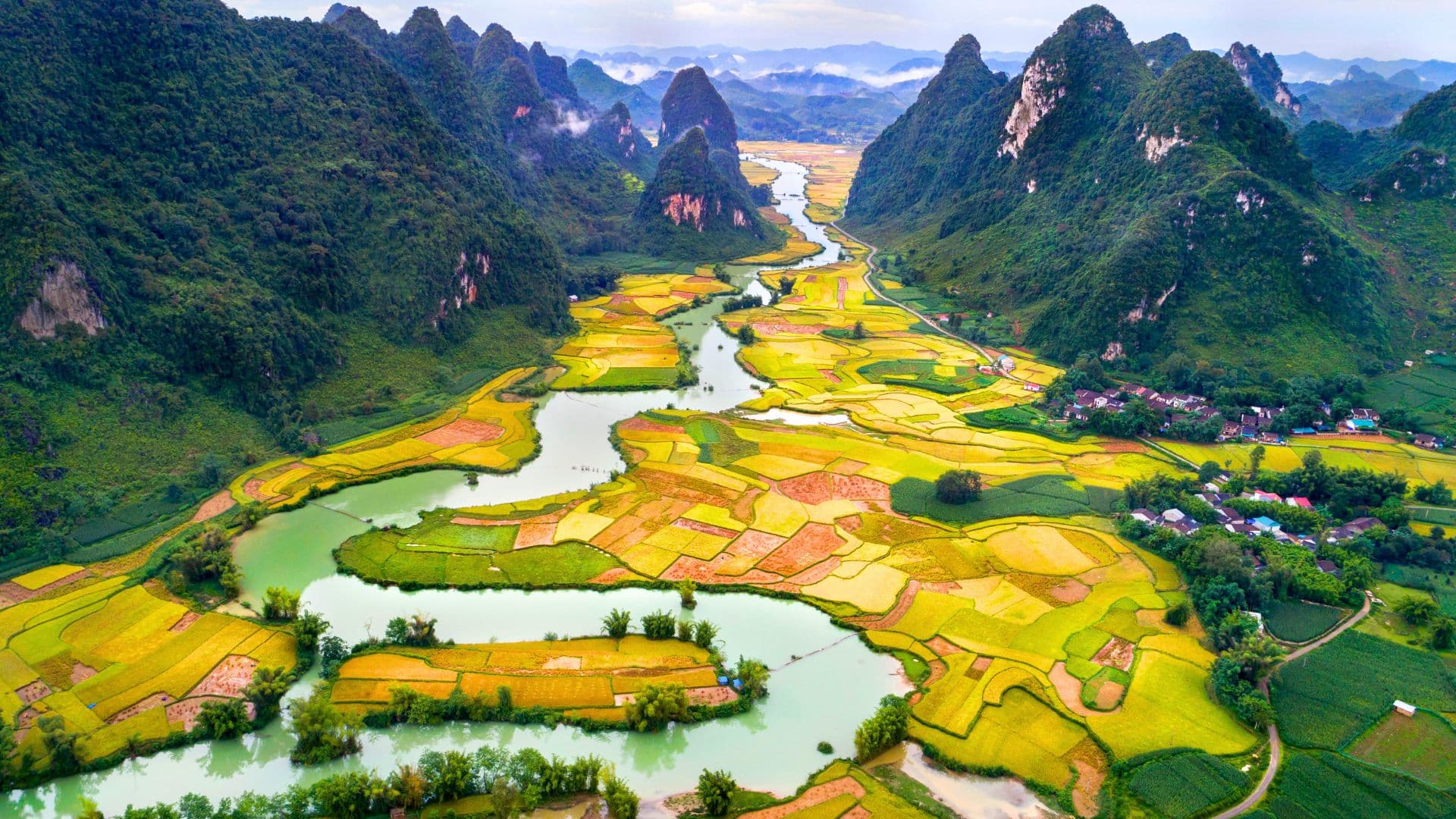 Explore Vietnam: Golden Bridge, Halong Bay Cruise & Cu Chi Tunnels in 10 Days