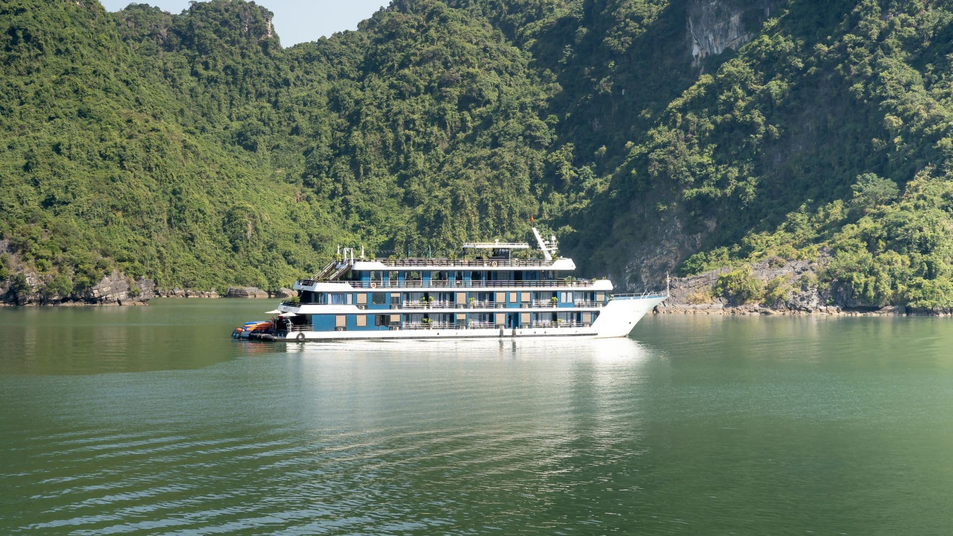 luxury cruise in halong bay,Danang city,chu cu chi tunnels