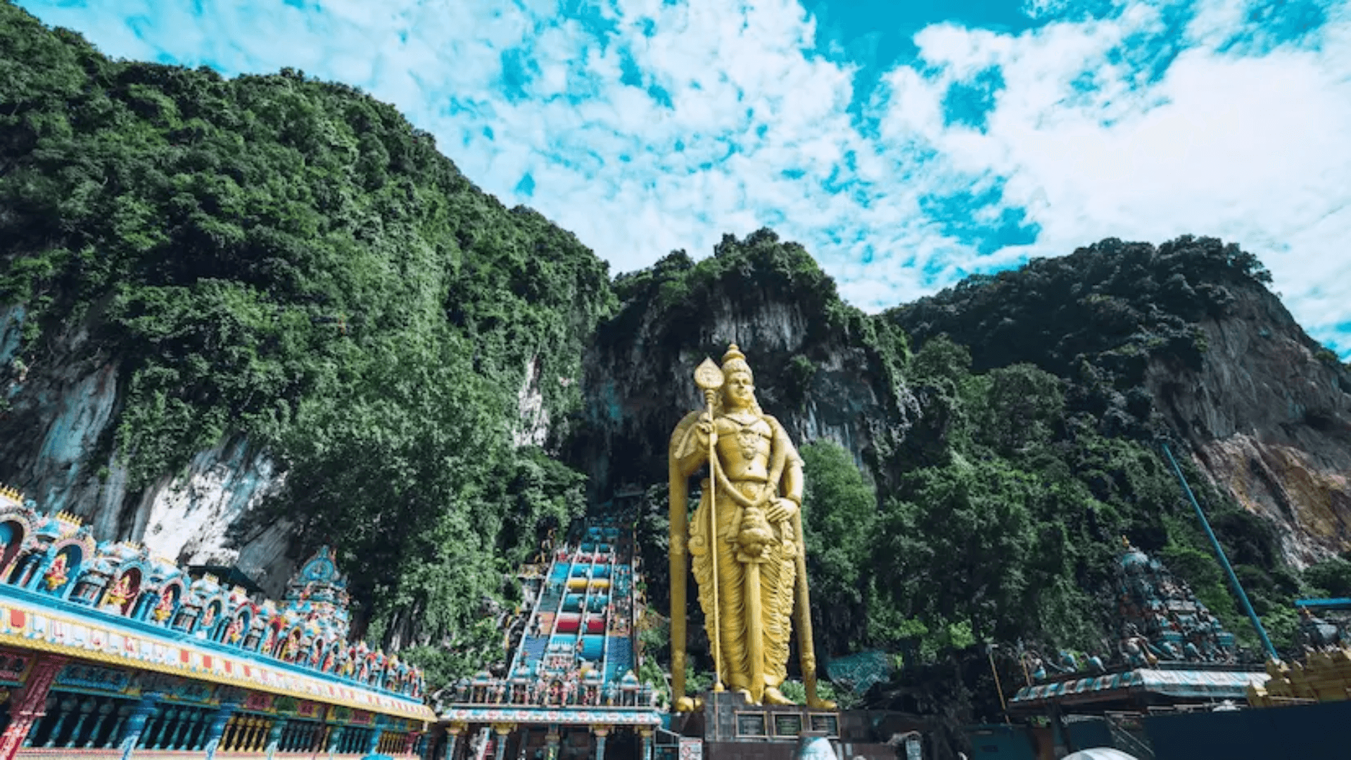 "Genting Highlands & Batu Caves Excursion – From colorful cultural marvels to cool mountain thrills, all in one day."